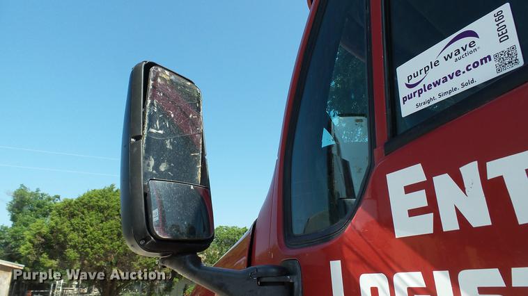 image for item DE0166 2005 Kenworth T2000 semi truck