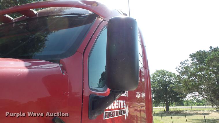 image for item DE0166 2005 Kenworth T2000 semi truck