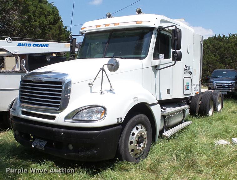 image for item DE0167 2006 Freightliner Columbia semi truck