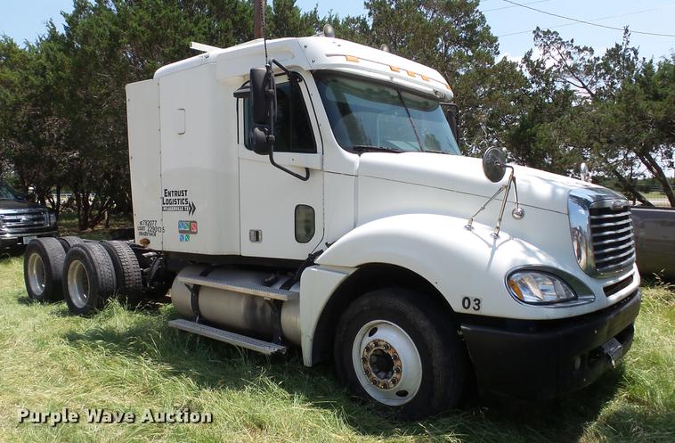 image for item DE0167 2006 Freightliner Columbia semi truck