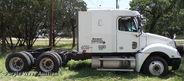 image for item DE0167 2006 Freightliner Columbia semi truck