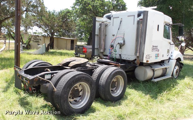 image for item DE0167 2006 Freightliner Columbia semi truck