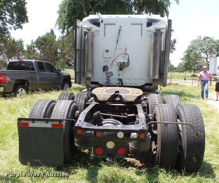 image for item DE0167 2006 Freightliner Columbia semi truck