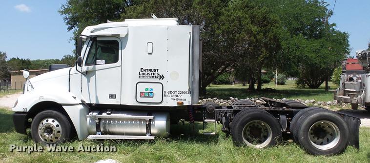 image for item DE0167 2006 Freightliner Columbia semi truck