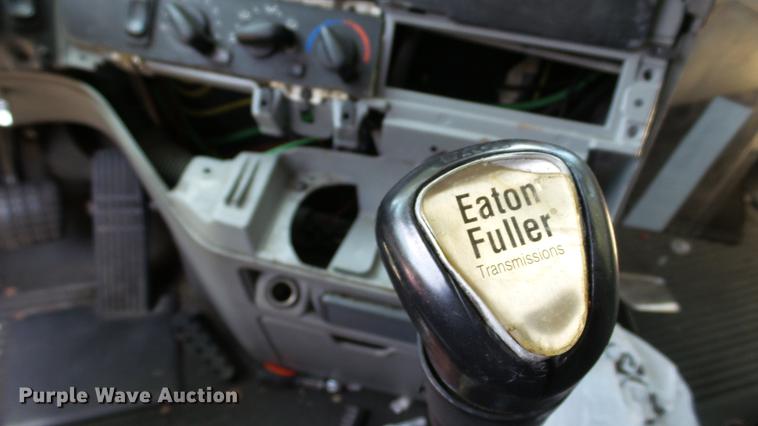 image for item DE0167 2006 Freightliner Columbia semi truck