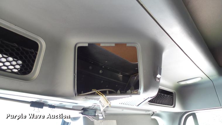 image for item DE0167 2006 Freightliner Columbia semi truck