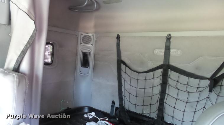 image for item DE0167 2006 Freightliner Columbia semi truck