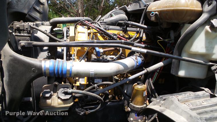 image for item DE0167 2006 Freightliner Columbia semi truck