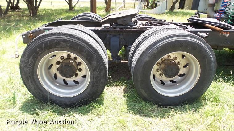 image for item DE0167 2006 Freightliner Columbia semi truck