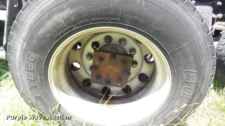 image for item DE0167 2006 Freightliner Columbia semi truck