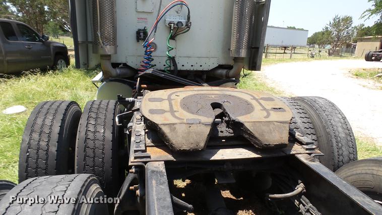 image for item DE0167 2006 Freightliner Columbia semi truck