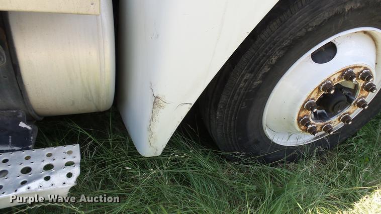 image for item DE0167 2006 Freightliner Columbia semi truck