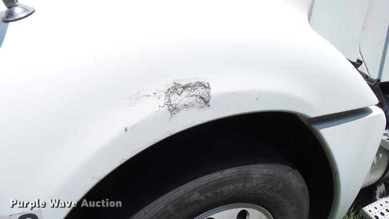 image for item DE0167 2006 Freightliner Columbia semi truck