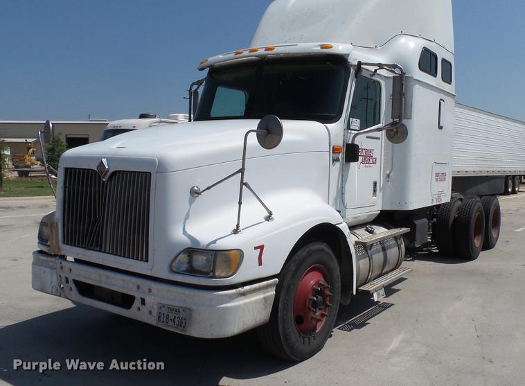 image for item DE0169 2007 International 9400i semi truck