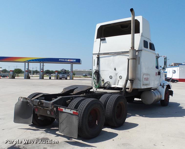 image for item DE0169 2007 International 9400i semi truck