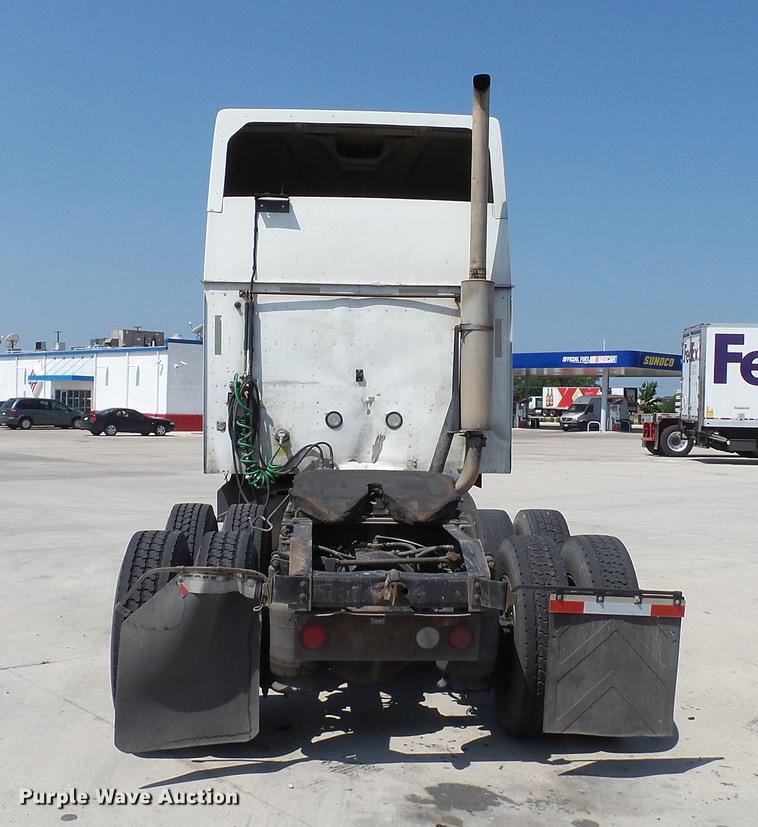 image for item DE0169 2007 International 9400i semi truck