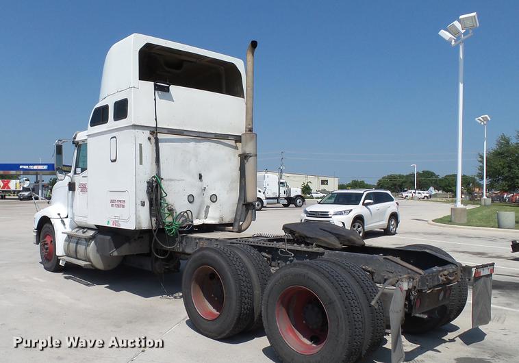 image for item DE0169 2007 International 9400i semi truck