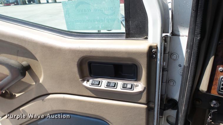 image for item DE0169 2007 International 9400i semi truck