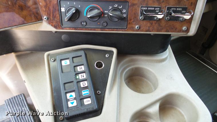 image for item DE0169 2007 International 9400i semi truck