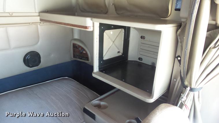 image for item DE0169 2007 International 9400i semi truck