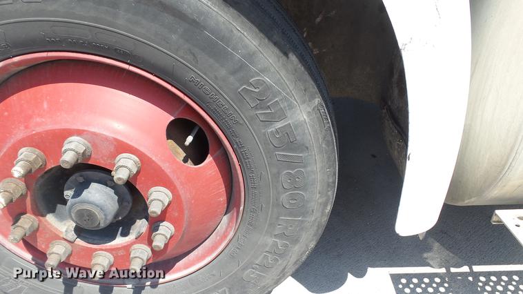 image for item DE0169 2007 International 9400i semi truck