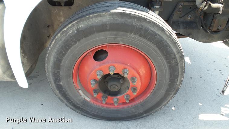 image for item DE0169 2007 International 9400i semi truck