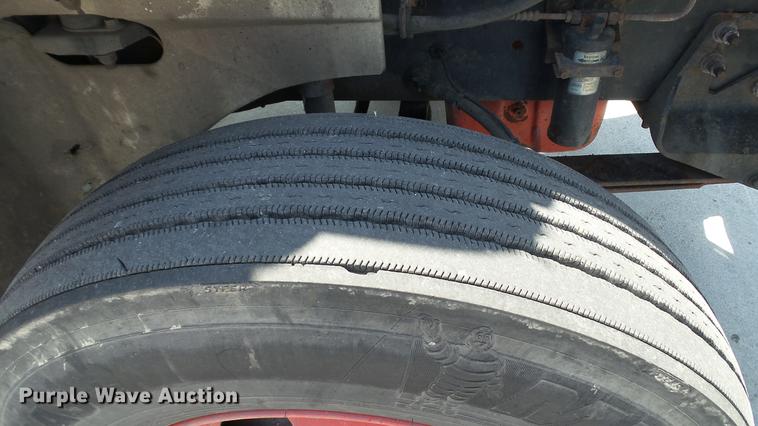 image for item DE0169 2007 International 9400i semi truck