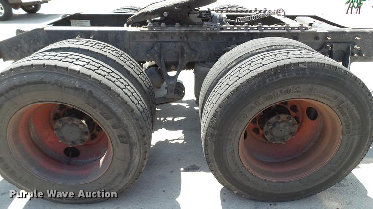 image for item DE0169 2007 International 9400i semi truck