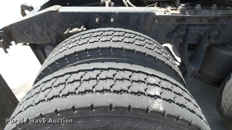 image for item DE0169 2007 International 9400i semi truck