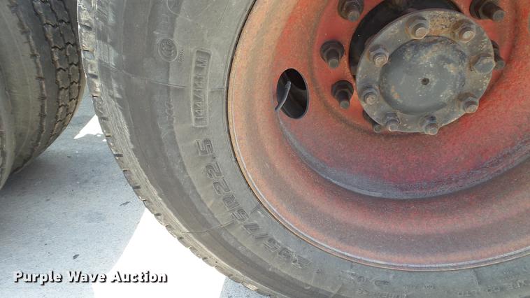 image for item DE0169 2007 International 9400i semi truck