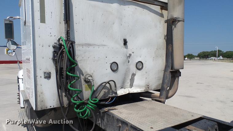 image for item DE0169 2007 International 9400i semi truck