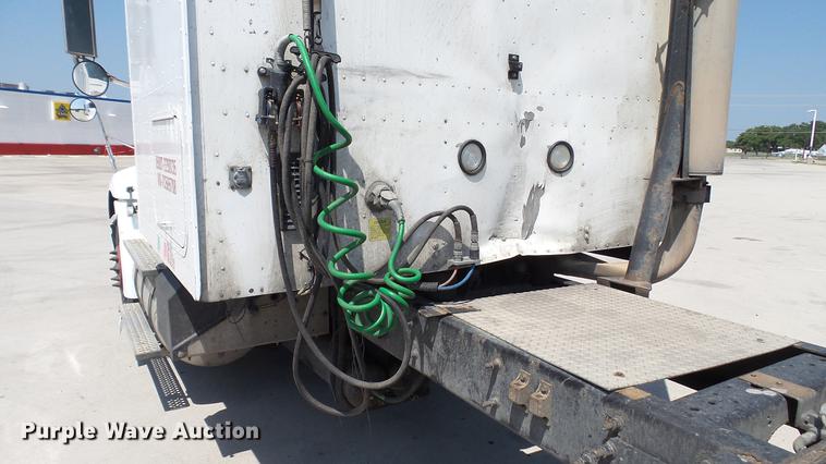 image for item DE0169 2007 International 9400i semi truck