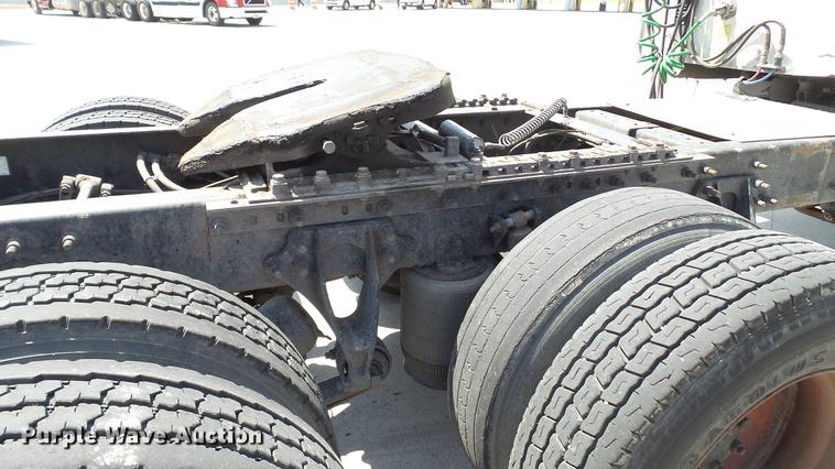 image for item DE0169 2007 International 9400i semi truck