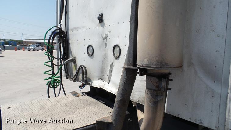 image for item DE0169 2007 International 9400i semi truck