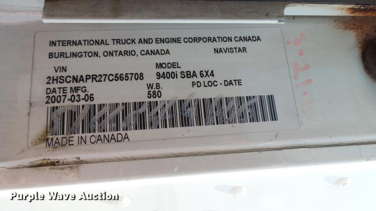 image for item DE0169 2007 International 9400i semi truck