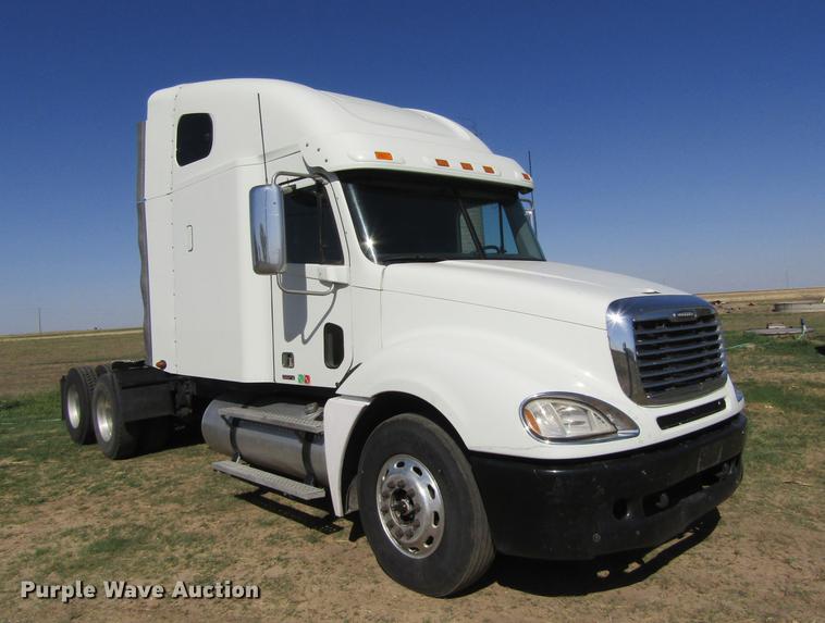 image for item DE6818 2007 Freightliner Columbia semi truck