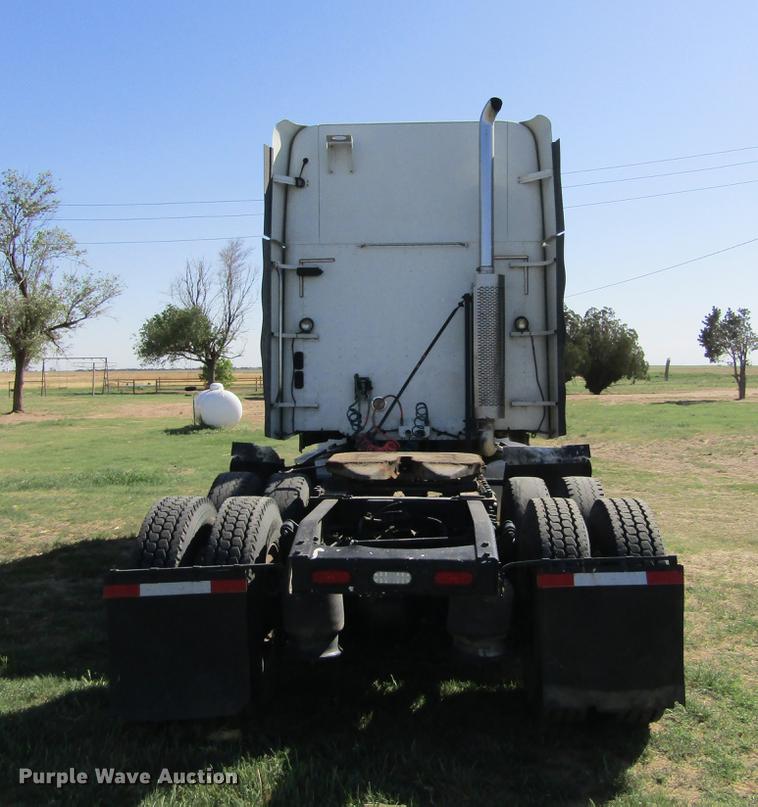 image for item DE6818 2007 Freightliner Columbia semi truck