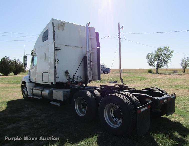 image for item DE6818 2007 Freightliner Columbia semi truck