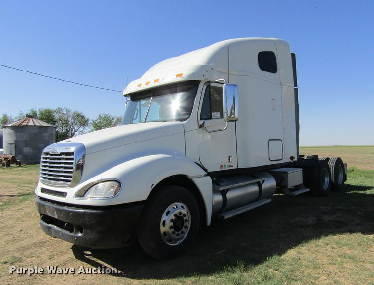 image for item DE6818 2007 Freightliner Columbia semi truck
