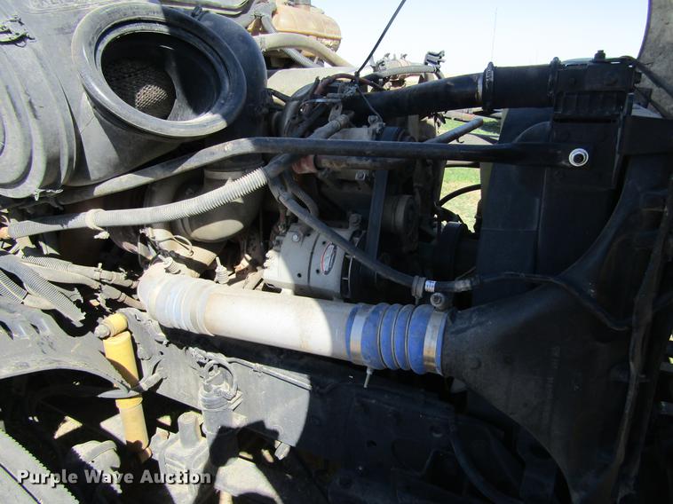 image for item DE6818 2007 Freightliner Columbia semi truck