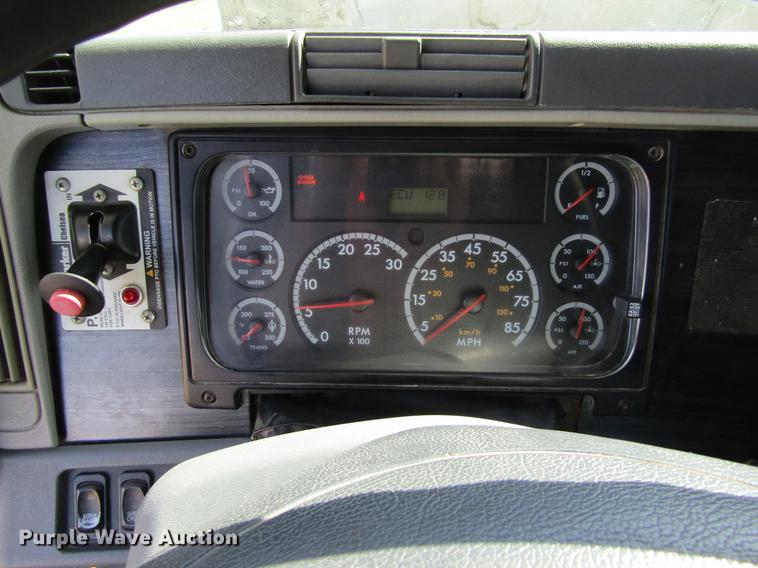 image for item DE6818 2007 Freightliner Columbia semi truck