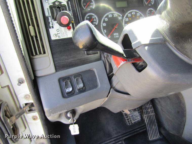 image for item DE6818 2007 Freightliner Columbia semi truck