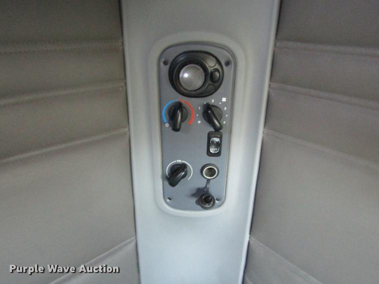 image for item DE6818 2007 Freightliner Columbia semi truck