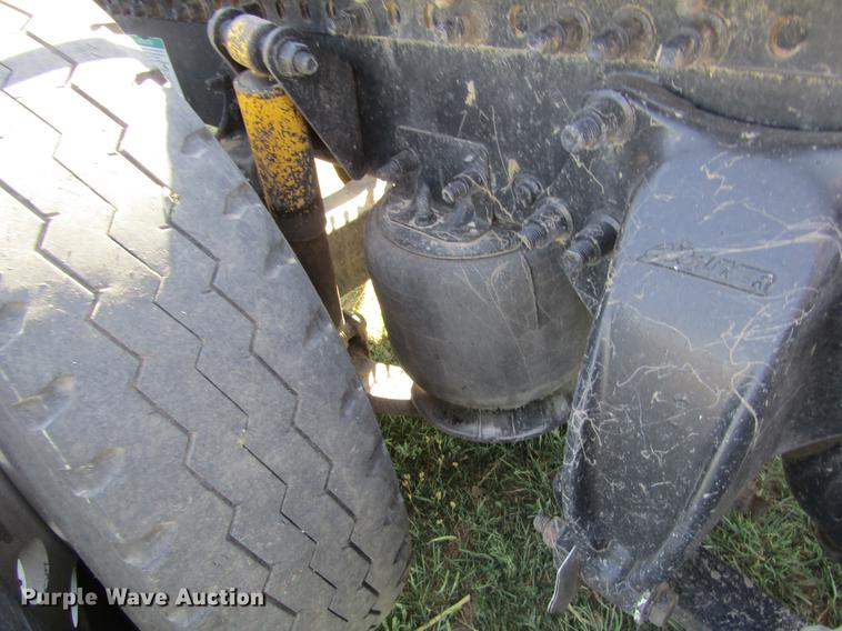 image for item DE6818 2007 Freightliner Columbia semi truck