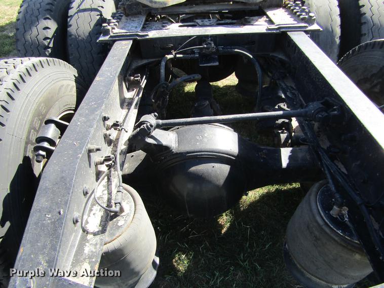 image for item DE6818 2007 Freightliner Columbia semi truck