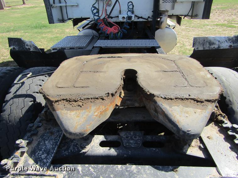 image for item DE6818 2007 Freightliner Columbia semi truck