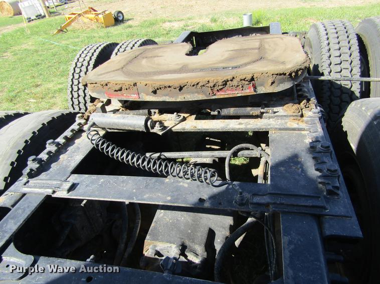 image for item DE6818 2007 Freightliner Columbia semi truck