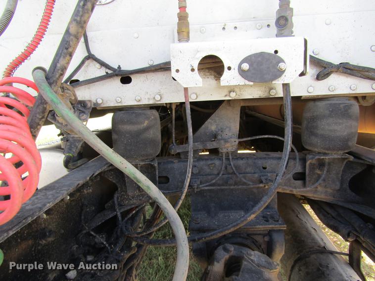 image for item DE6818 2007 Freightliner Columbia semi truck