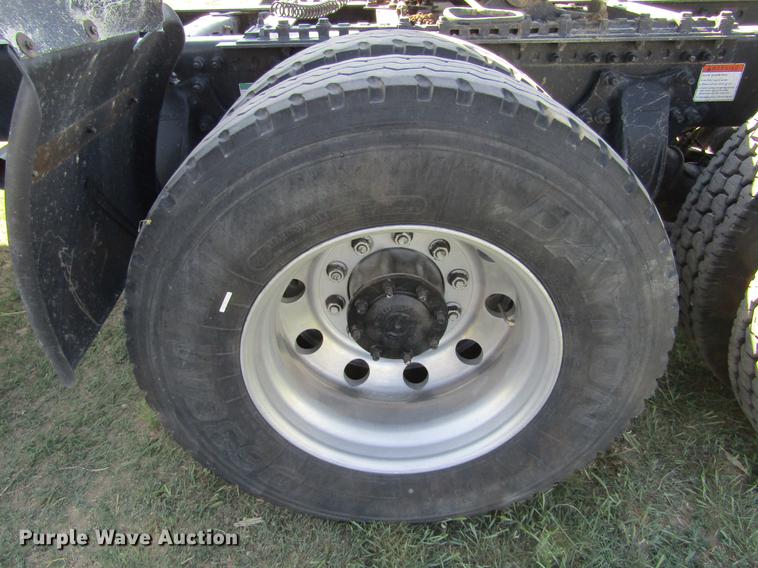 image for item DE6818 2007 Freightliner Columbia semi truck