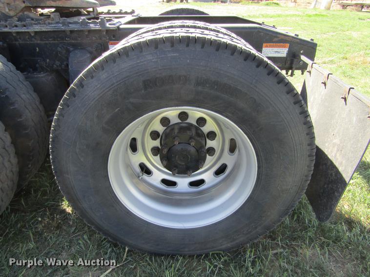 image for item DE6818 2007 Freightliner Columbia semi truck